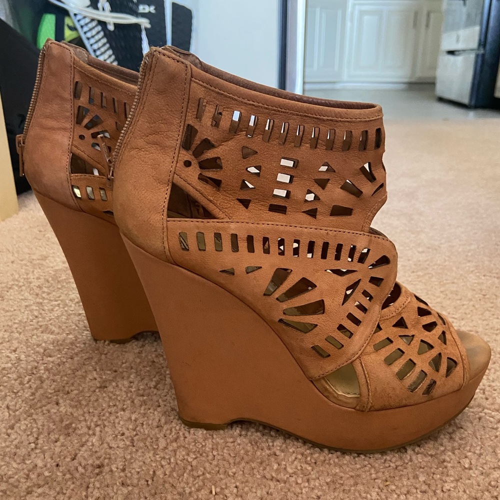 💥FINAL SALE💥 Gianni Bini Platform Wedges